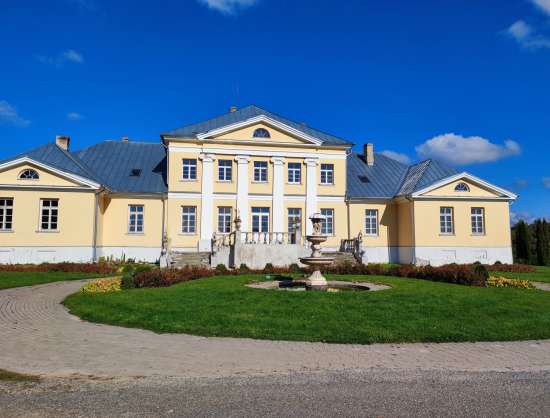 Brukna Manor