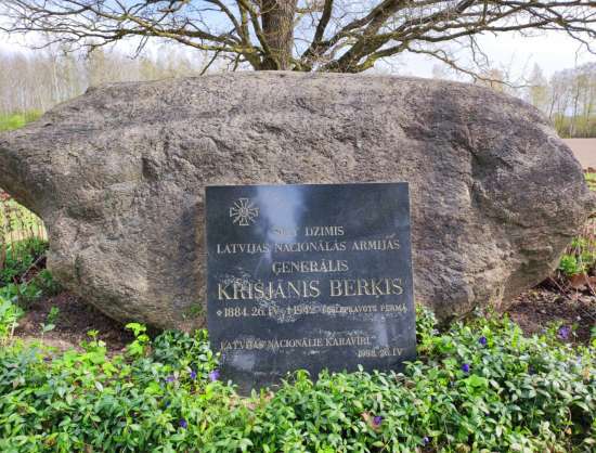 Kindral Krišjānis Berķis mälestusmärk