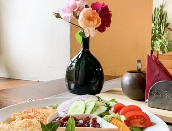 Viesu nams un kafejnīca Baltā māja garda maltīte vienkār&scaron;ā lauku atmosfērā.