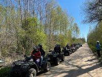 Aizraujo&scaron;as ekskursijas ar kvadricikliem Green Road Trips pavasarī