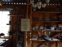 Senie svari un mēri ekspozīcijā Mačēnos