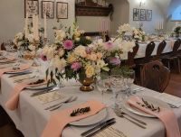 Vēsturiskais restorāns un kafejnīca Rundāles pilī &ndash; 'Ozolāde'. Svētku galda klājums sveču gaismā, ideāla vieta romantiskām vakariņām vai svinībām Bauskas novadā