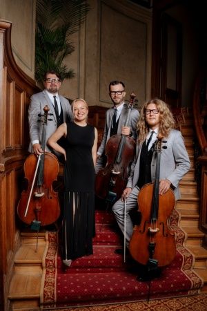 Mazmežotnės dvare – „MELO-M“ violončelių trio ir solistė Dinara Rudane.